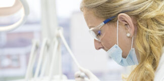 Kiedy korzystać z usług stomatologa?