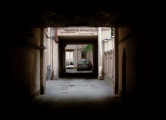 Dlaczego obcina się końcówki bananów?