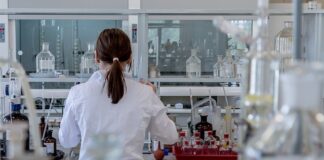 Jaki lekarz bada zmiany w jamie ustnej?