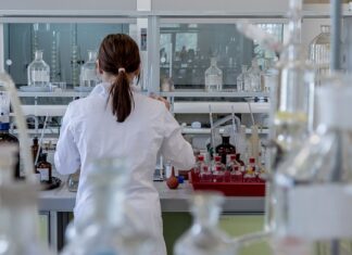 Jaki lekarz bada zmiany w jamie ustnej? Jaki lekarz bada zmiany w jamie ustnej?