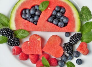 Czy można usunąć rysy z lustra?