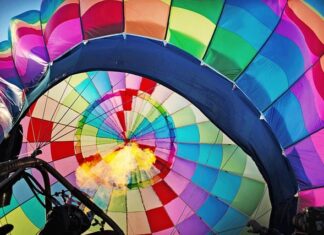 Jak się pompuje piłkę rehabilitacyjną?