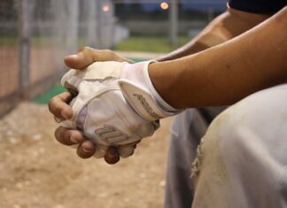 Czym można zastąpić waciki bezpyłowe do paznokci?