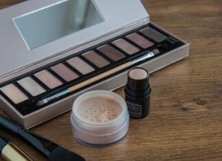 Co zrobić żeby korektor nie wchodził w zmarszczki? Co zrobić żeby korektor nie wchodził w zmarszczki?