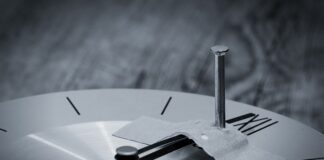 Jak Przykleić plastry na stopę?