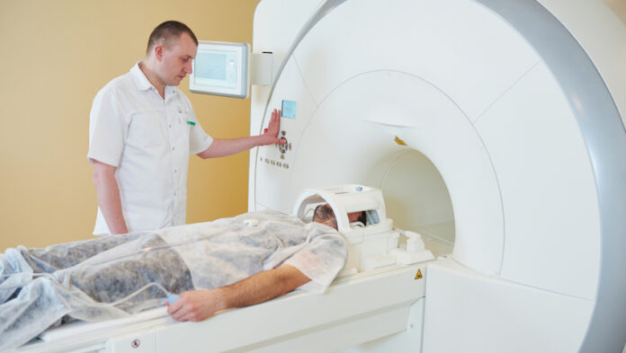 Porównanie i różnice między MRI a CT w diagnostyce medycznej