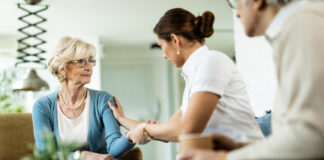 Gdzie szukać aktualnych ofert pracy dla opiekunek seniora
